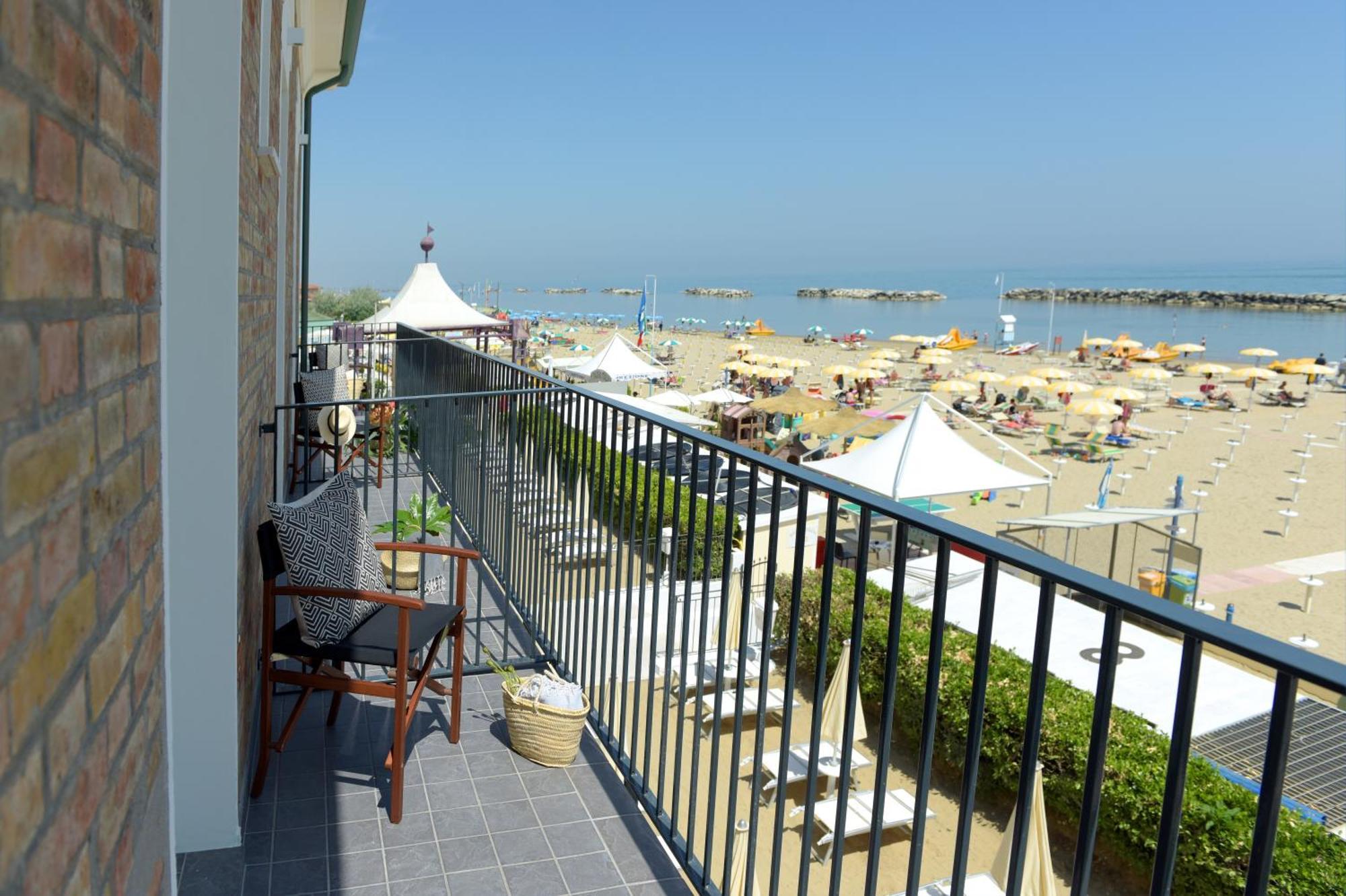 Hotel Capanni Bellaria-Igea Marina Esterno foto