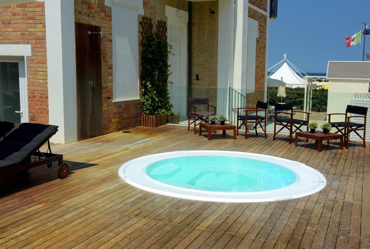 Hotel Capanni Bellaria-Igea Marina Esterno foto
